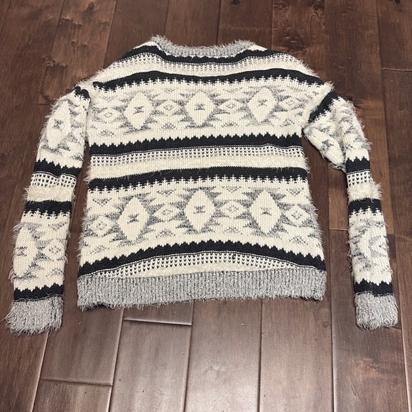 Xhilaration Size Med Fuzzy Black White Gray Soft Popover Long Sleeve Sweater - Picture 6 of 6
